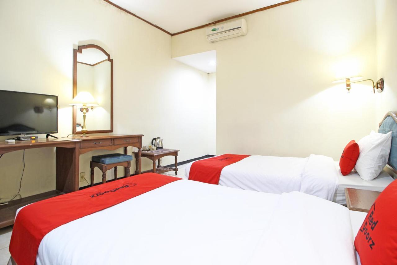 Reddoorz Near Malioboro Tugu Station Jogja Hotel Yogyakarta Ngoại thất bức ảnh