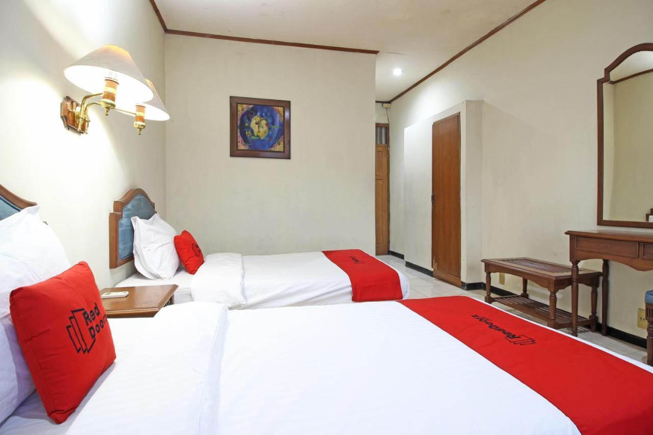 Reddoorz Near Malioboro Tugu Station Jogja Hotel Yogyakarta Ngoại thất bức ảnh