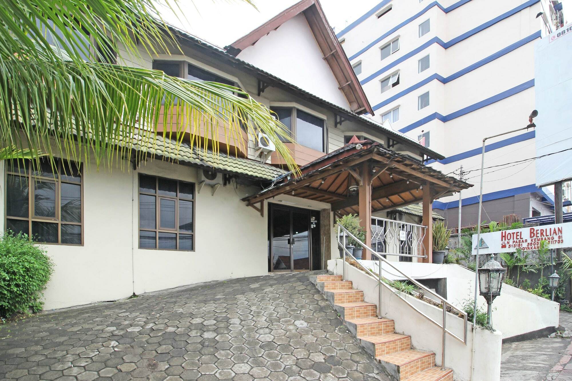 Reddoorz Near Malioboro Tugu Station Jogja Hotel Yogyakarta Ngoại thất bức ảnh